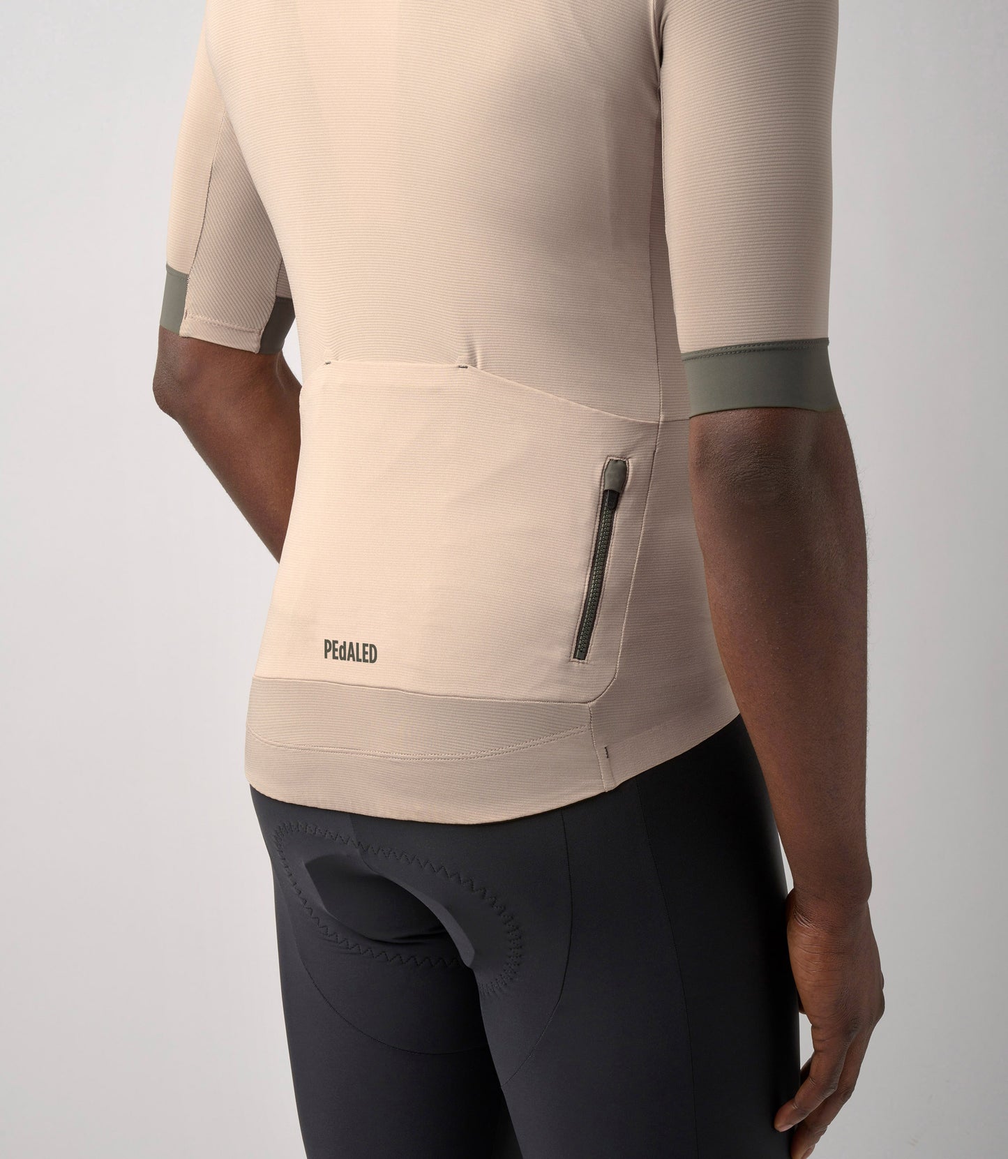 24RJSES56PE_8_cycling jersey men desert essential back pocket pedaled v2