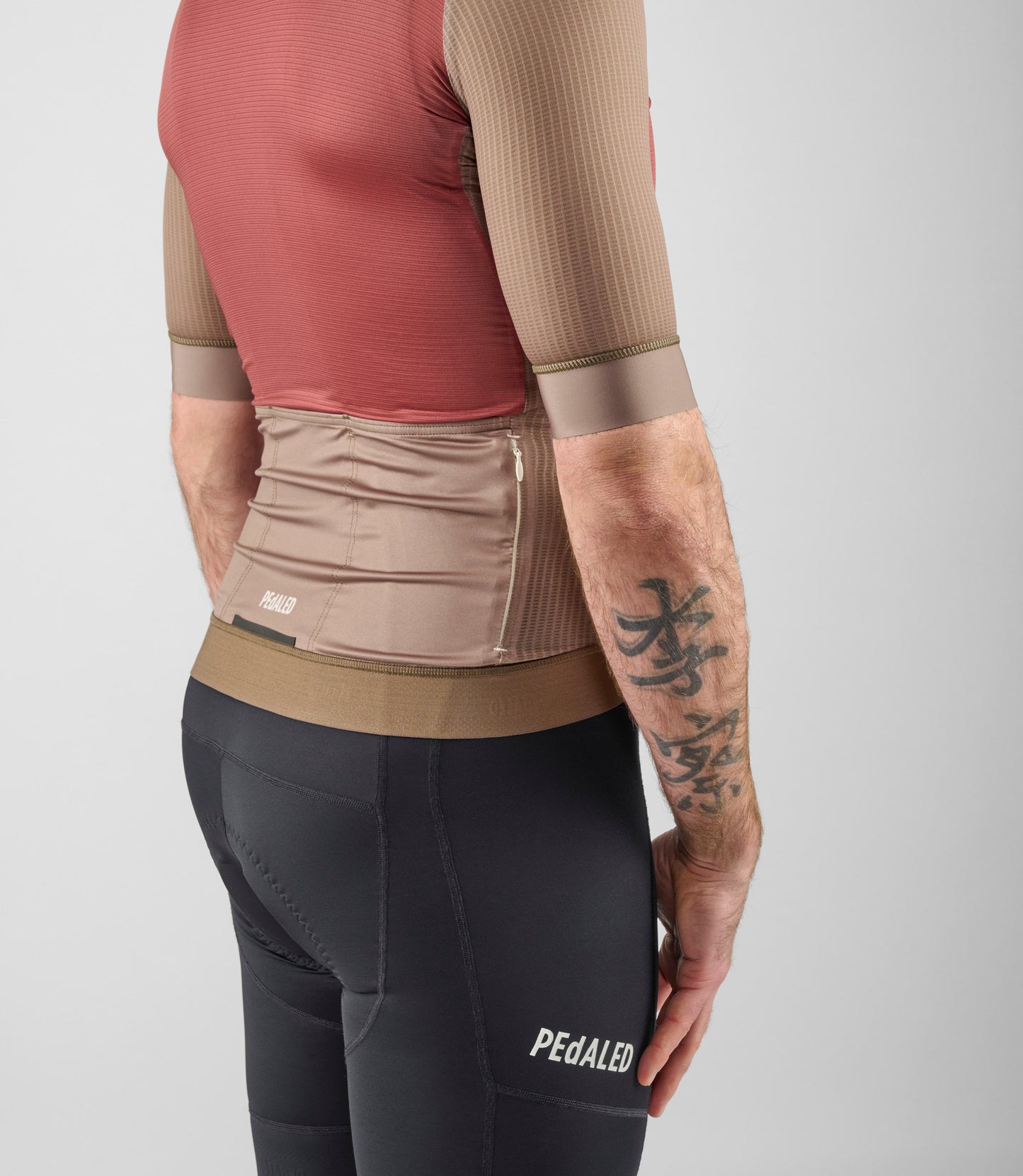 24SJSEL14PE_8_cycling jersey men brown element back pocket pedaled