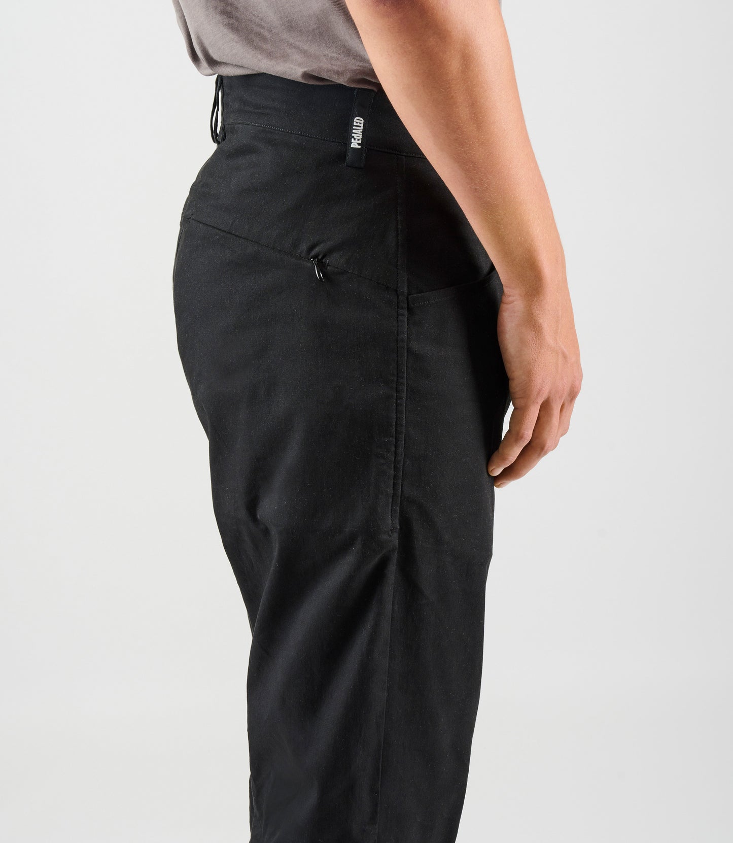 24SPALI00PE_8_urban pants black lifewear side pedaled