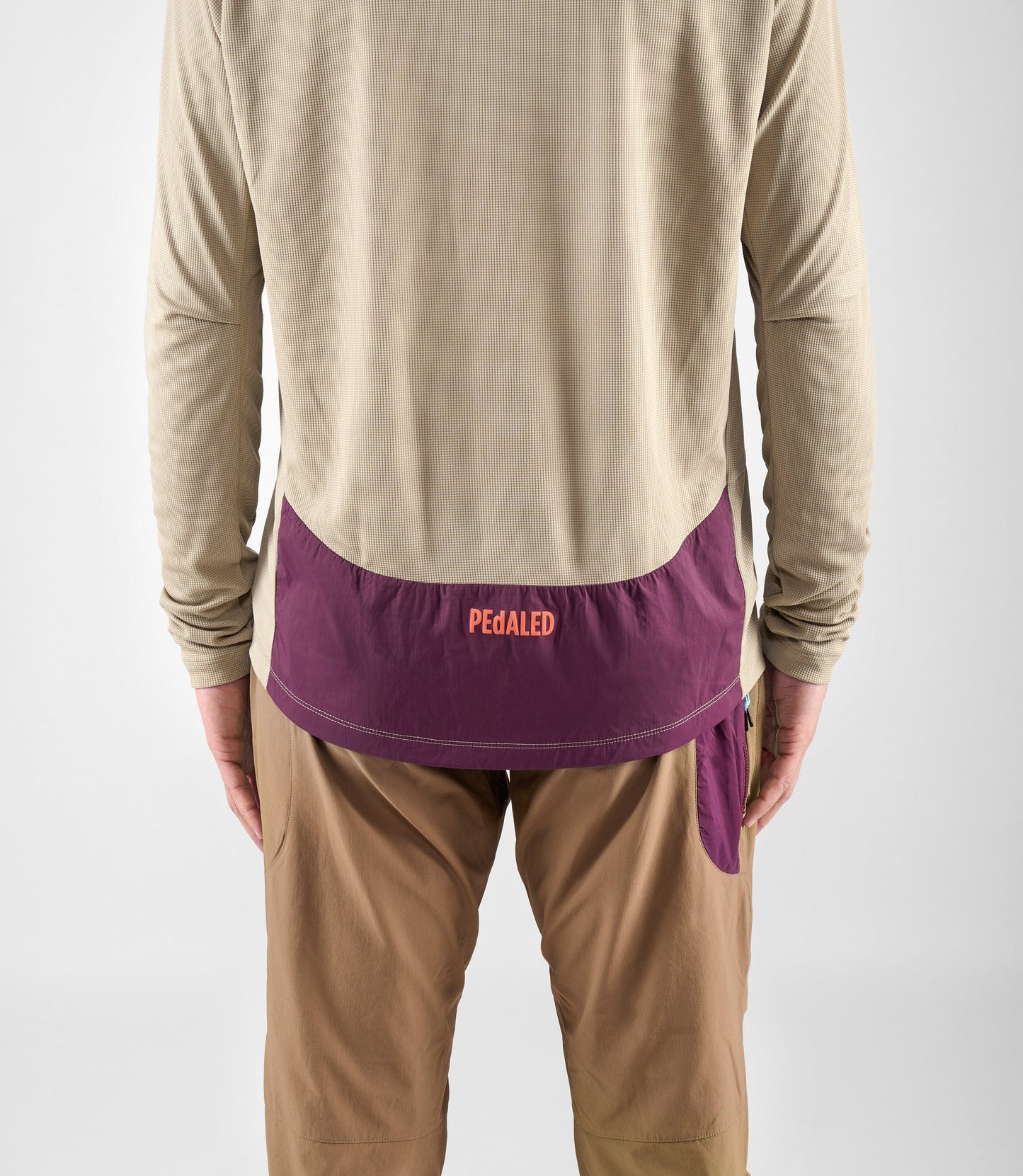 24STSYA04PE_8_men cycling longsleeve tee beige yama back pedaled