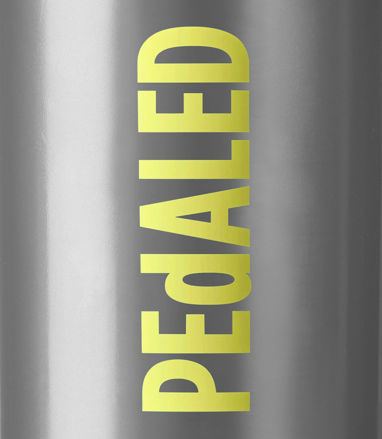 24WWBEL02PE_2_cycling water bottle grey element 500ml detail pedaled 1