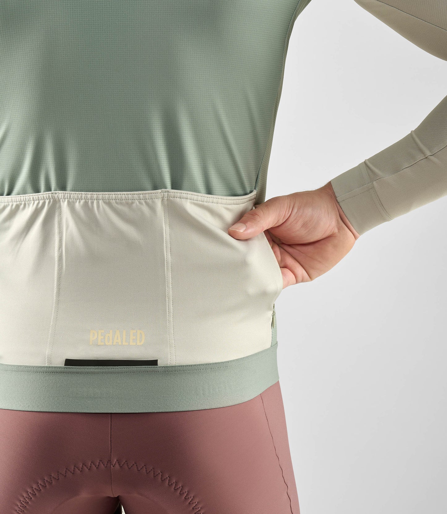 25WTJEL08PE_8_men cycling training jersey long sleeve light blue element back pocket pedaled