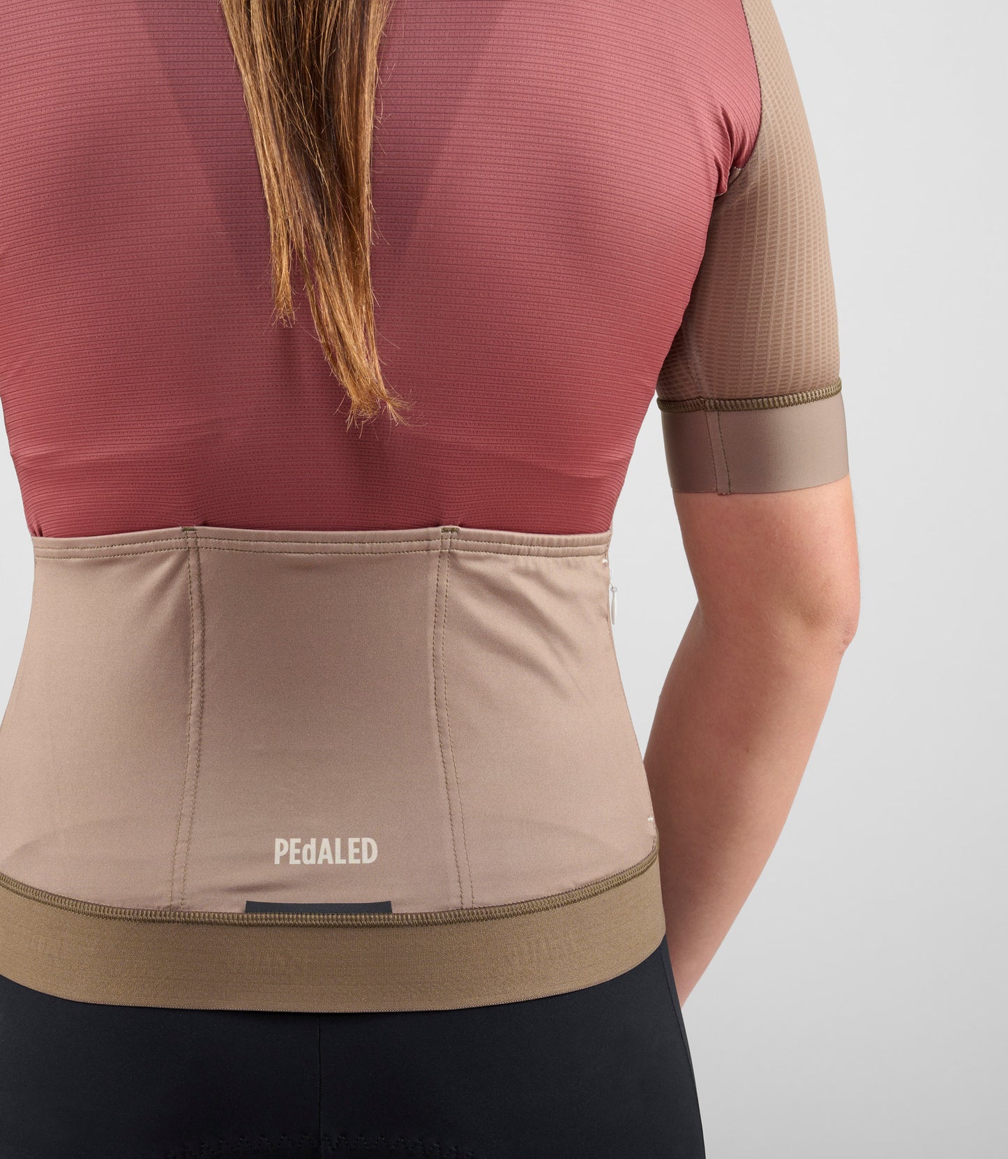 W4SJSEL14PE_8_cycling jersey women brown element back large pedaled