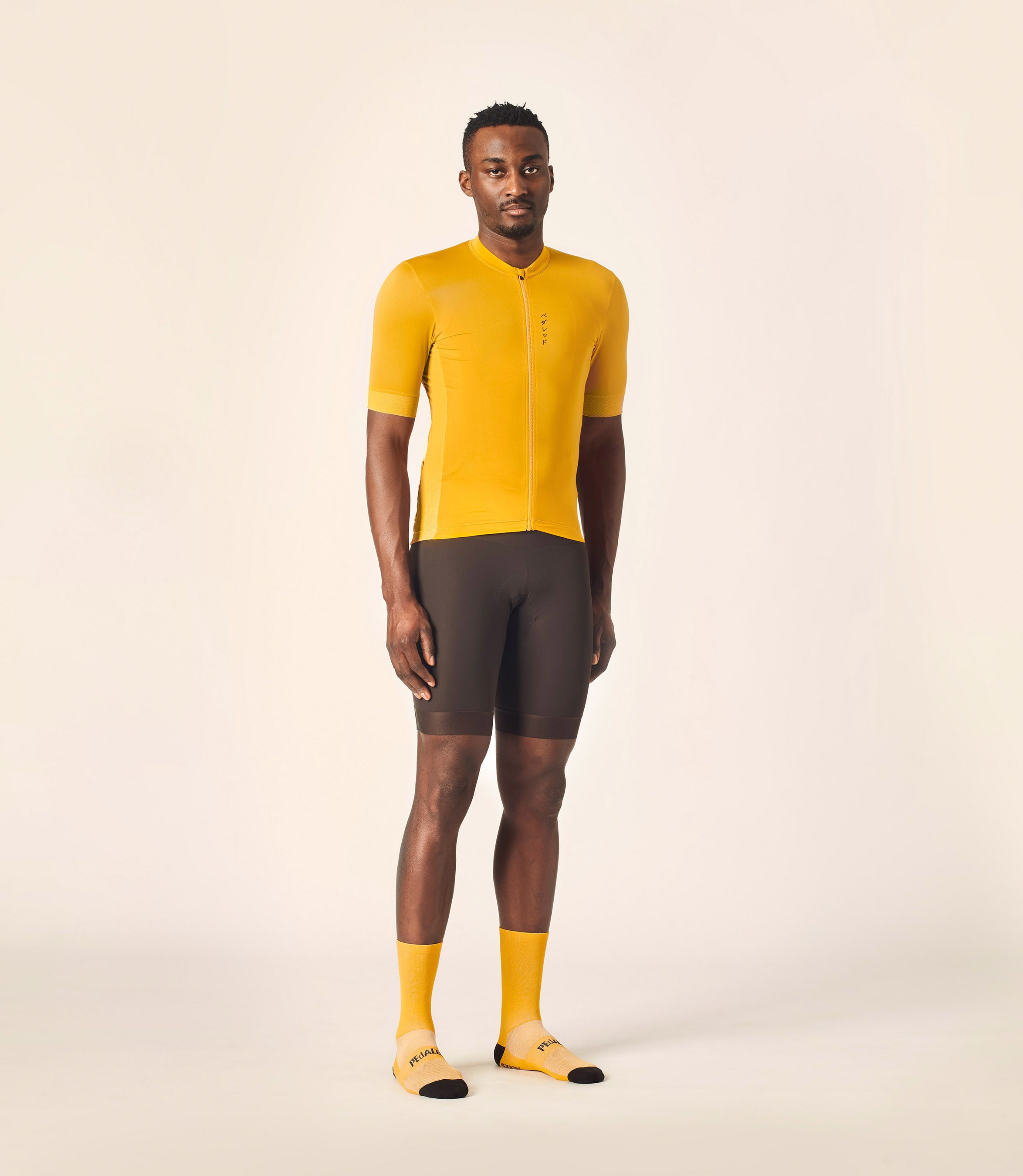 22SJSMI72PE_3_men cycling jersey yellow mirai total body front pedaled