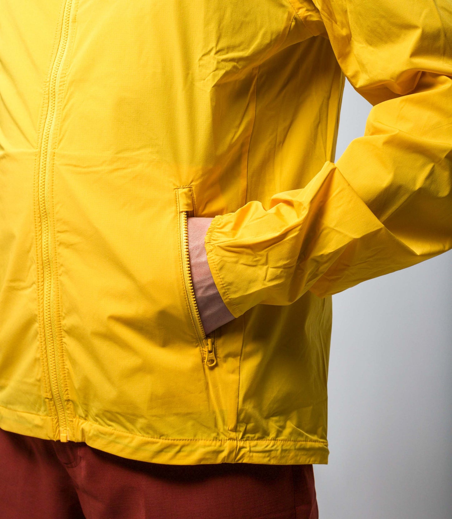 23SJKJA0JPE_8_jacket packable cycling yellow jary side pocket detail pedaled