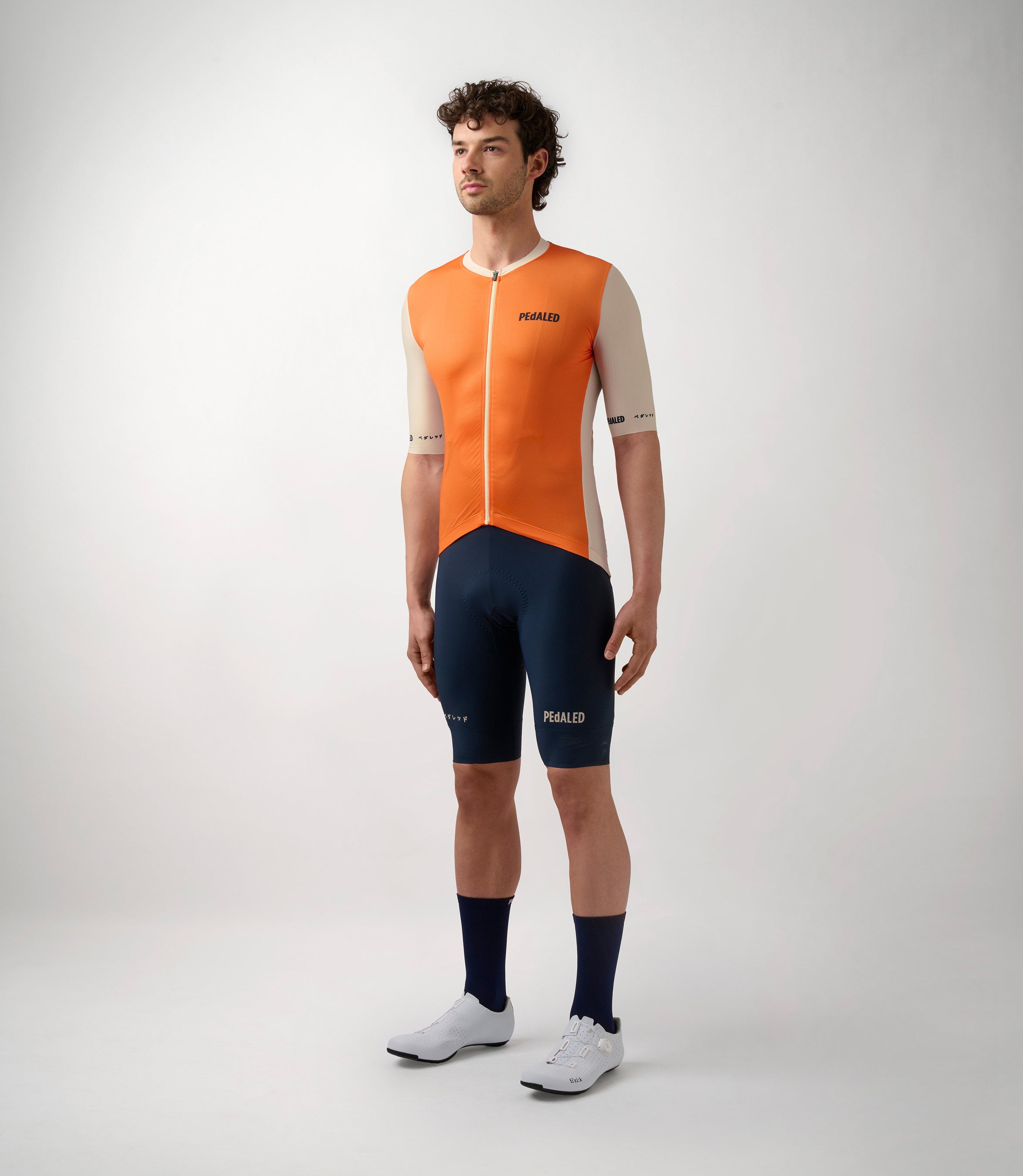 23SJSLO0HPE_3_men cycling jersey logo orange total body front pedaled