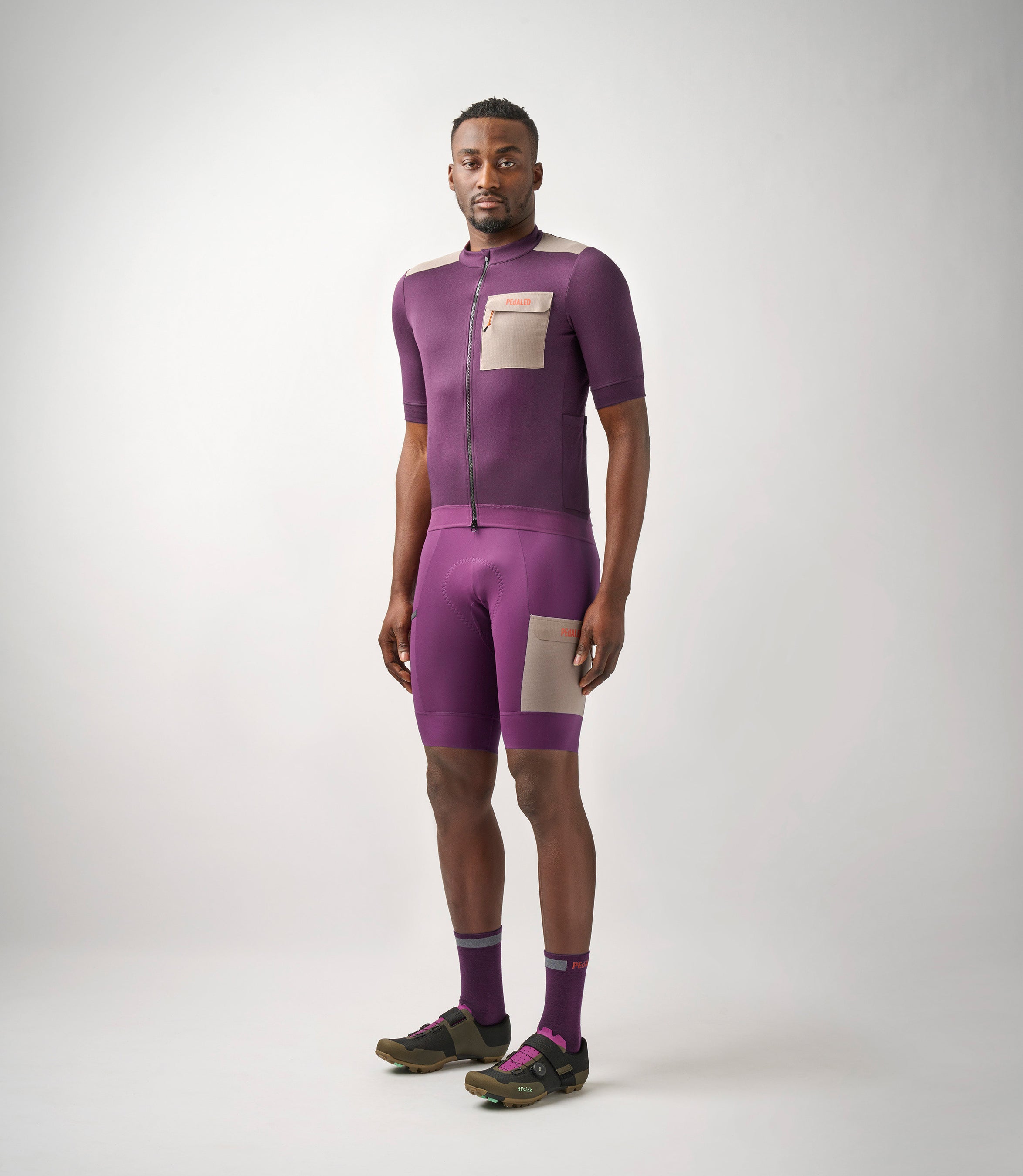 23SMJOD10PE_3_men cycling merino jersey purple odyssey total body front pedaled