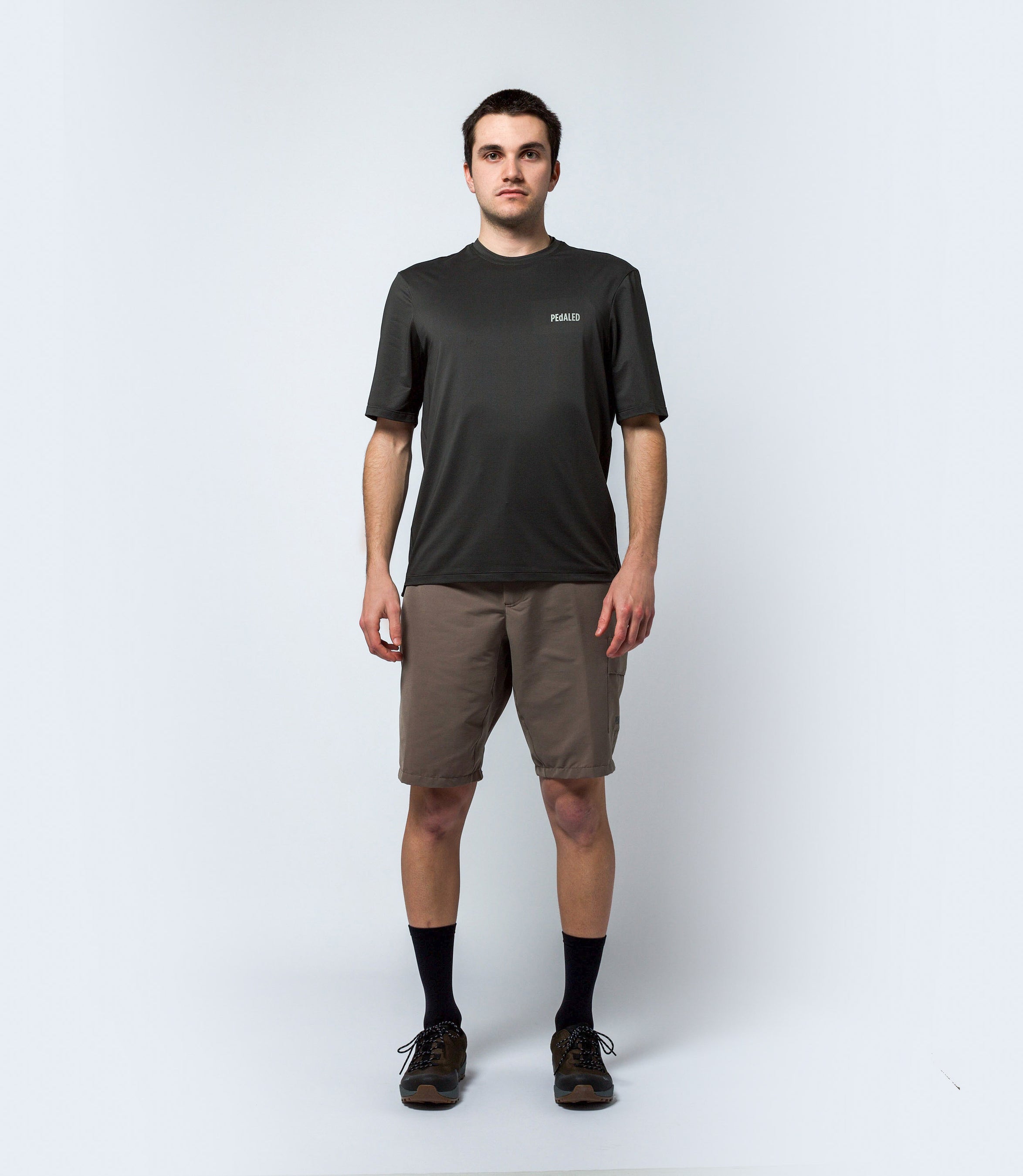 23SSHJA80PE_3_cycling gravel shorts bikepacking brown jary total body front pedaled
