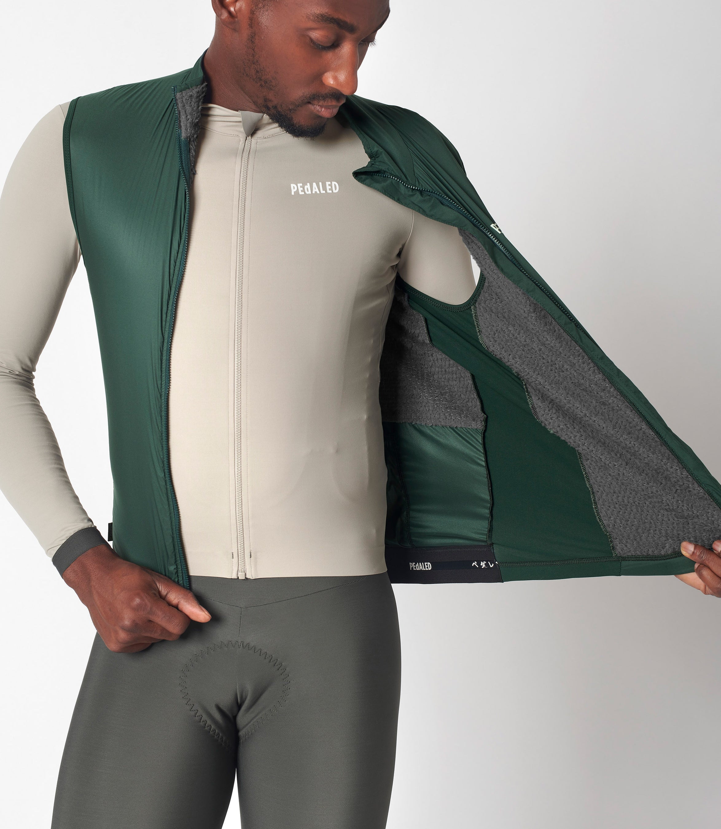 23WAVEE78PE_7_men cycling vest alpha green essential front open pedaled