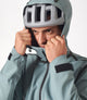 23WSJOD77PE_6_men cycling waterproof shell jacket azure odyssey hood closed pedaled