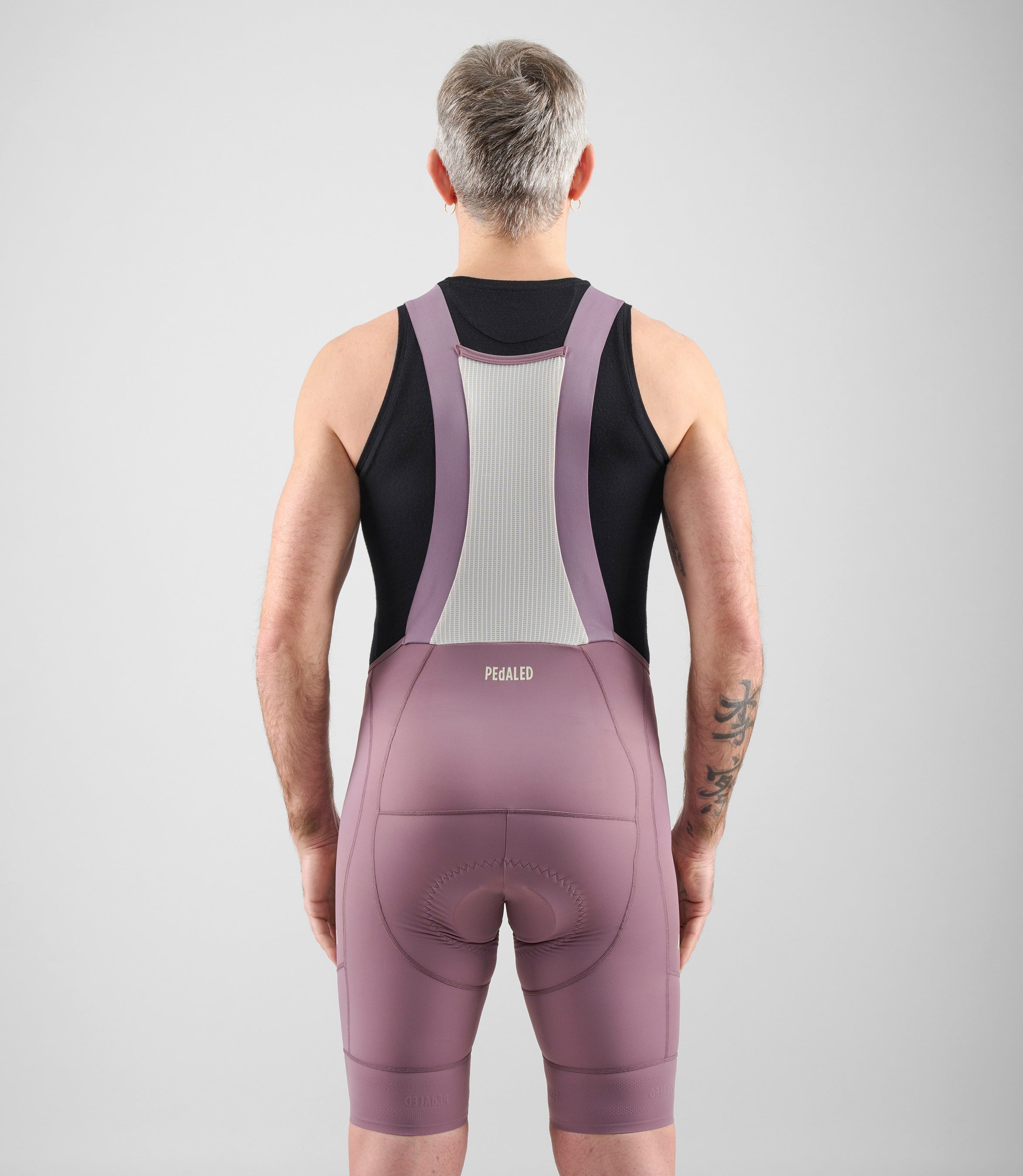 24SBBEL0IPE_4_men cycling bibshorts element lilac total body back pedaled