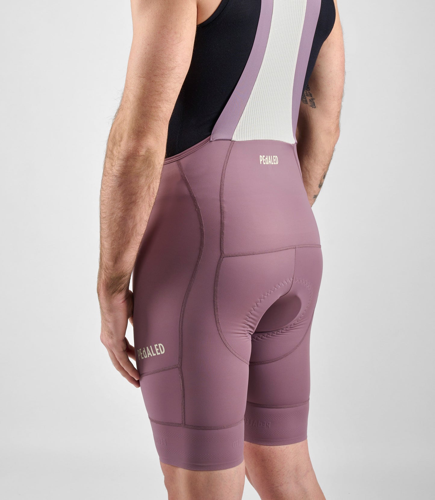 24SBBEL0IPE_6_men cycling bibshorts element lilac back pedaled