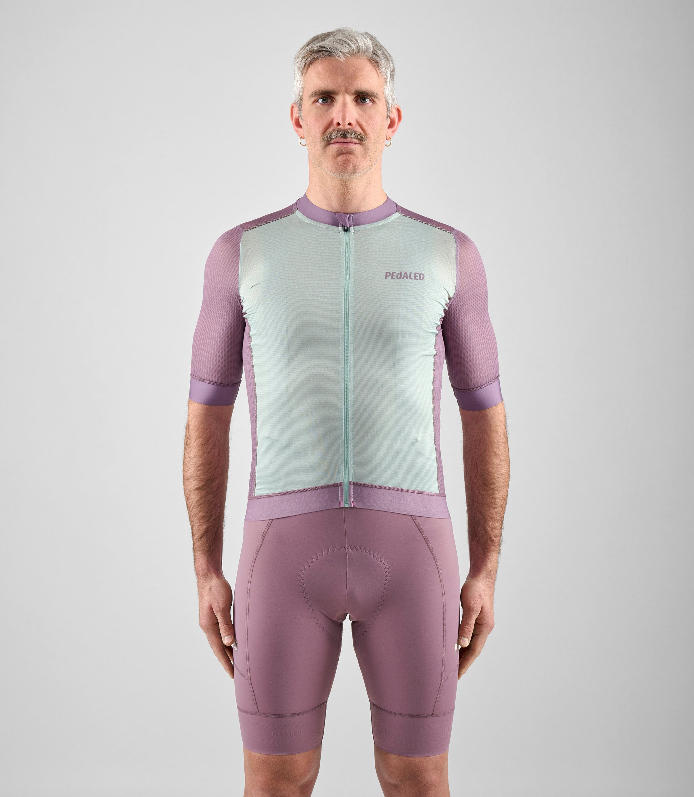 24SJSEL0IPE_3_men cycling jersey element lilac total body front pedaled