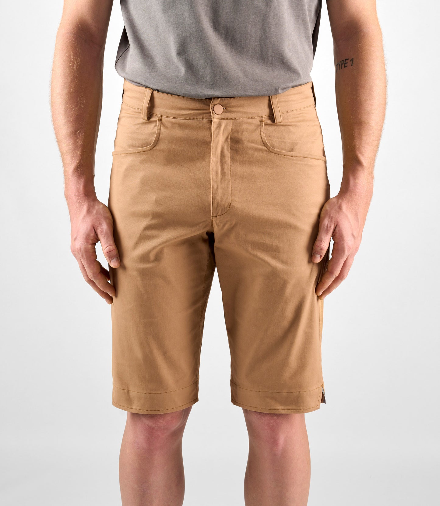 24SSHLI04PE_5_urban shorts beige lifewear front pedaled