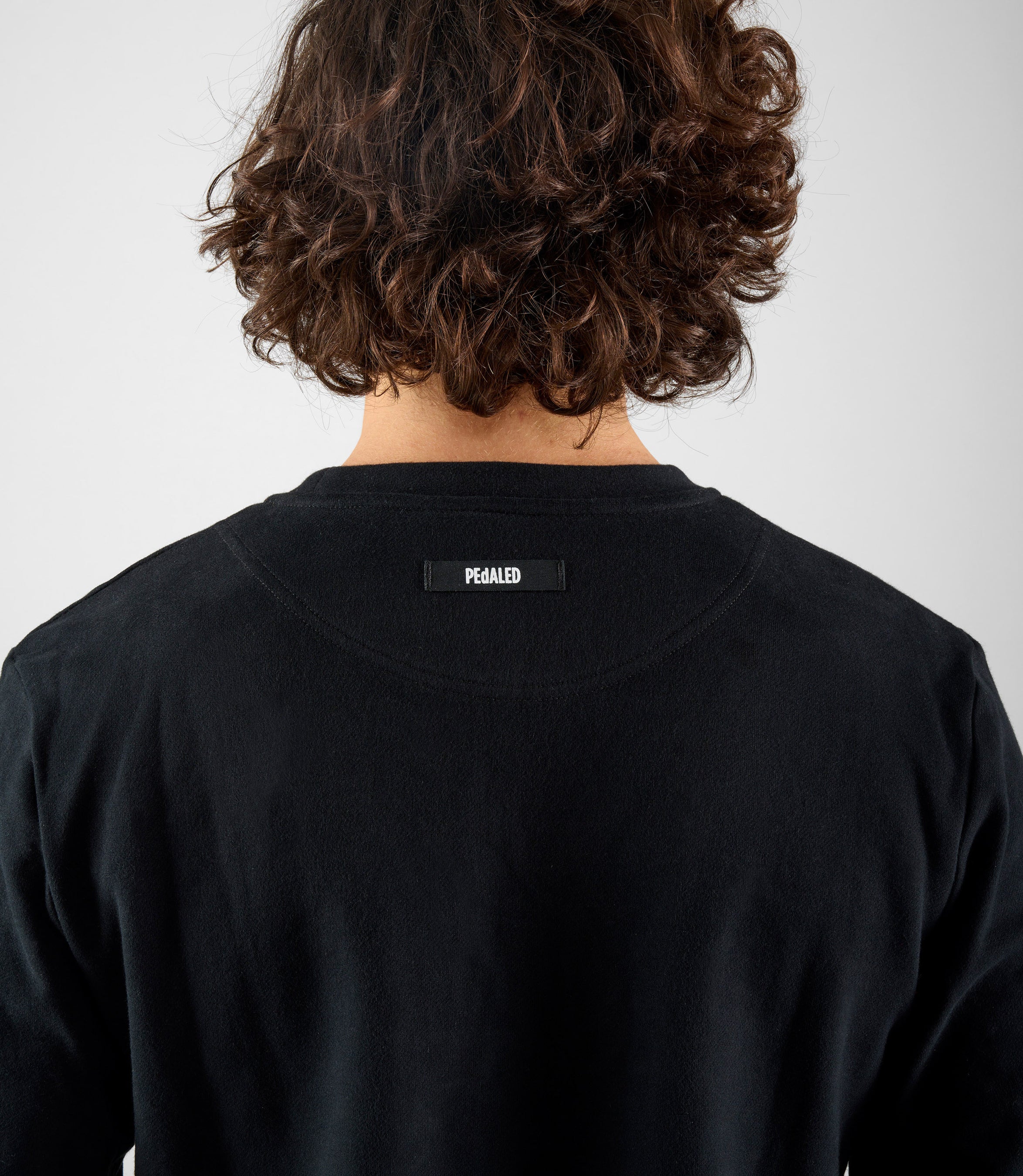 24SSWLO00PE_7_cotton sweatshirt black logo back studio pedaled