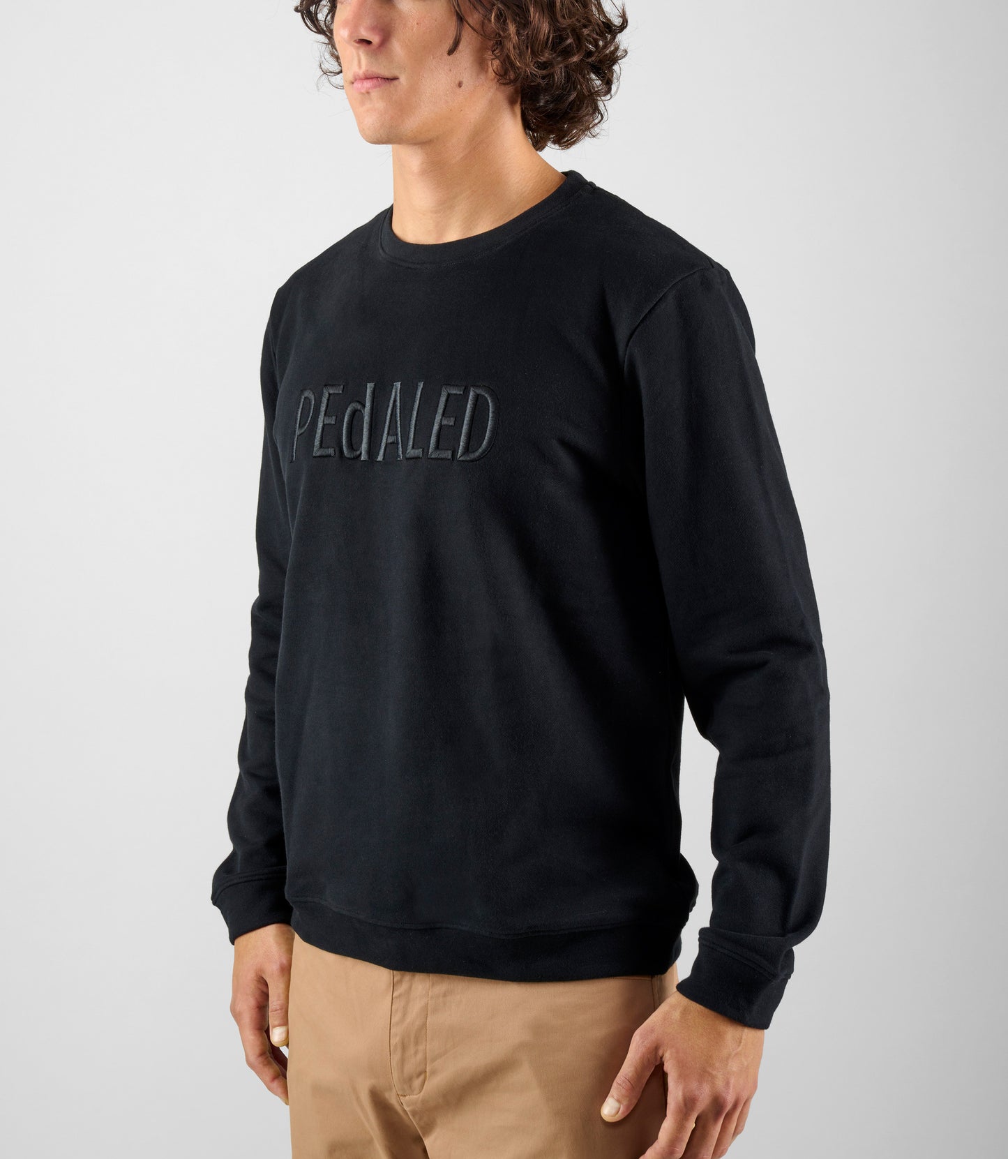 24SSWLO00PE_8_cotton sweatshirt black logo front side pedaled