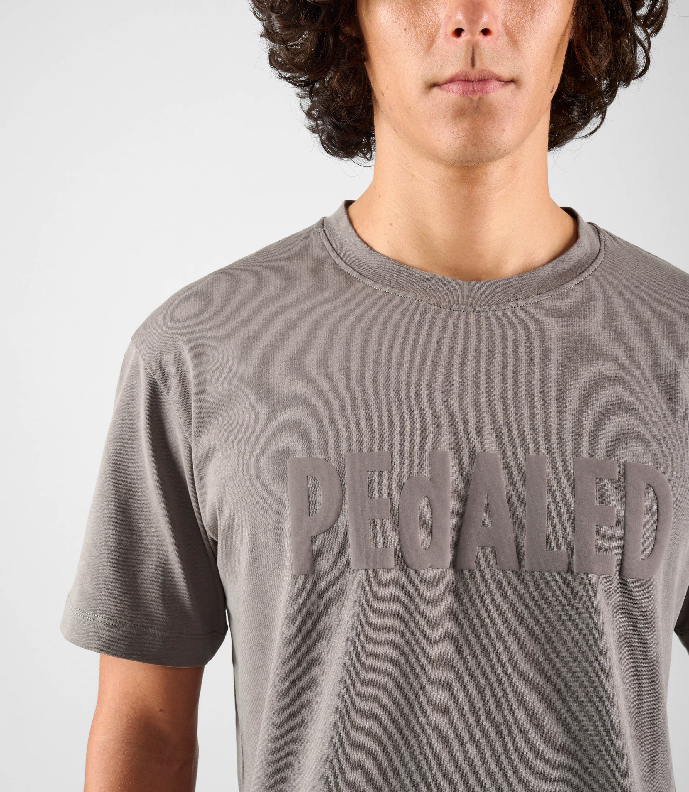 24STSLO02PE_5_cotton tshirt grey logo front studio pedaled