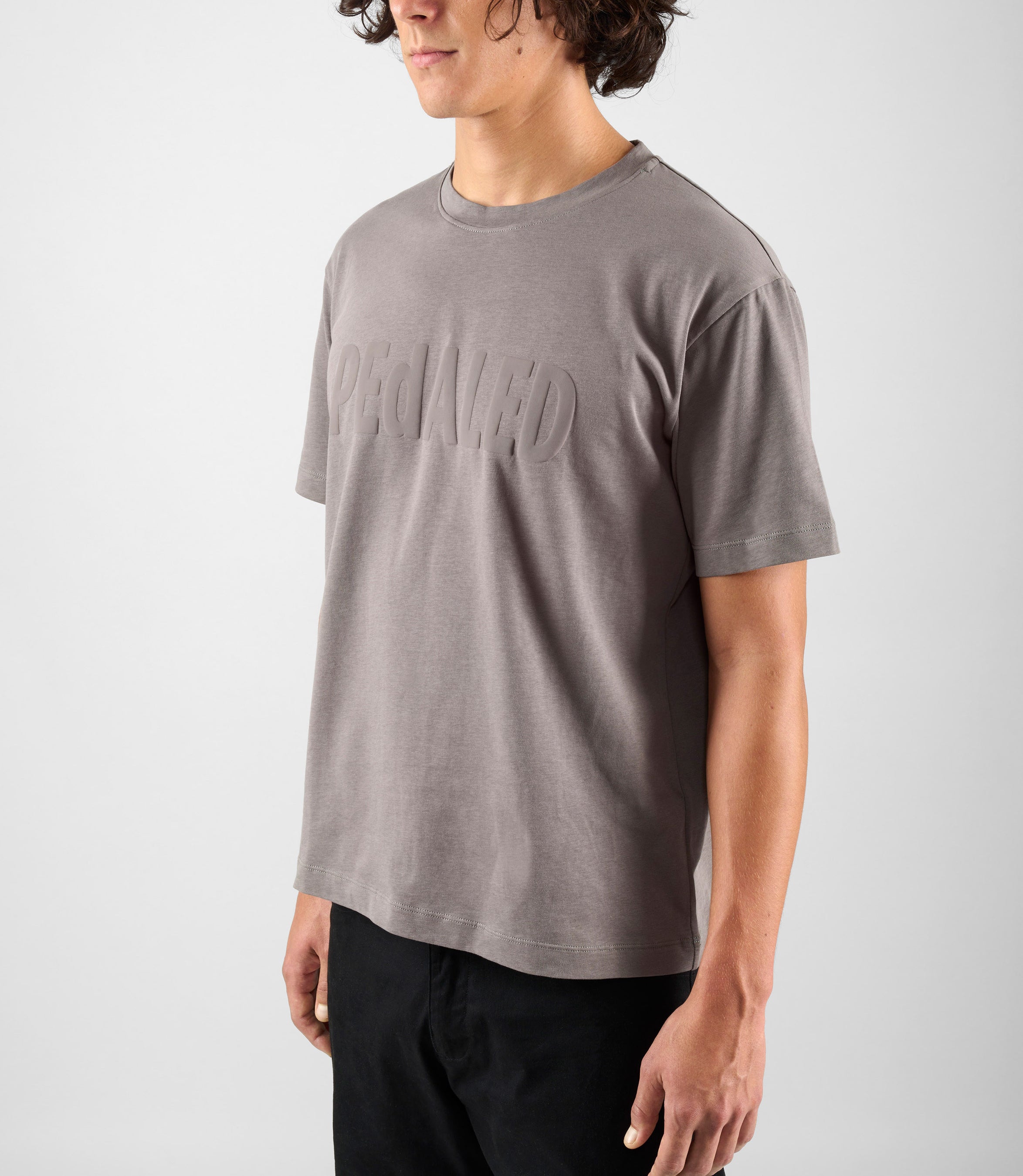 24STSLO02PE_7_cotton tshirt grey logo side studio pedaled