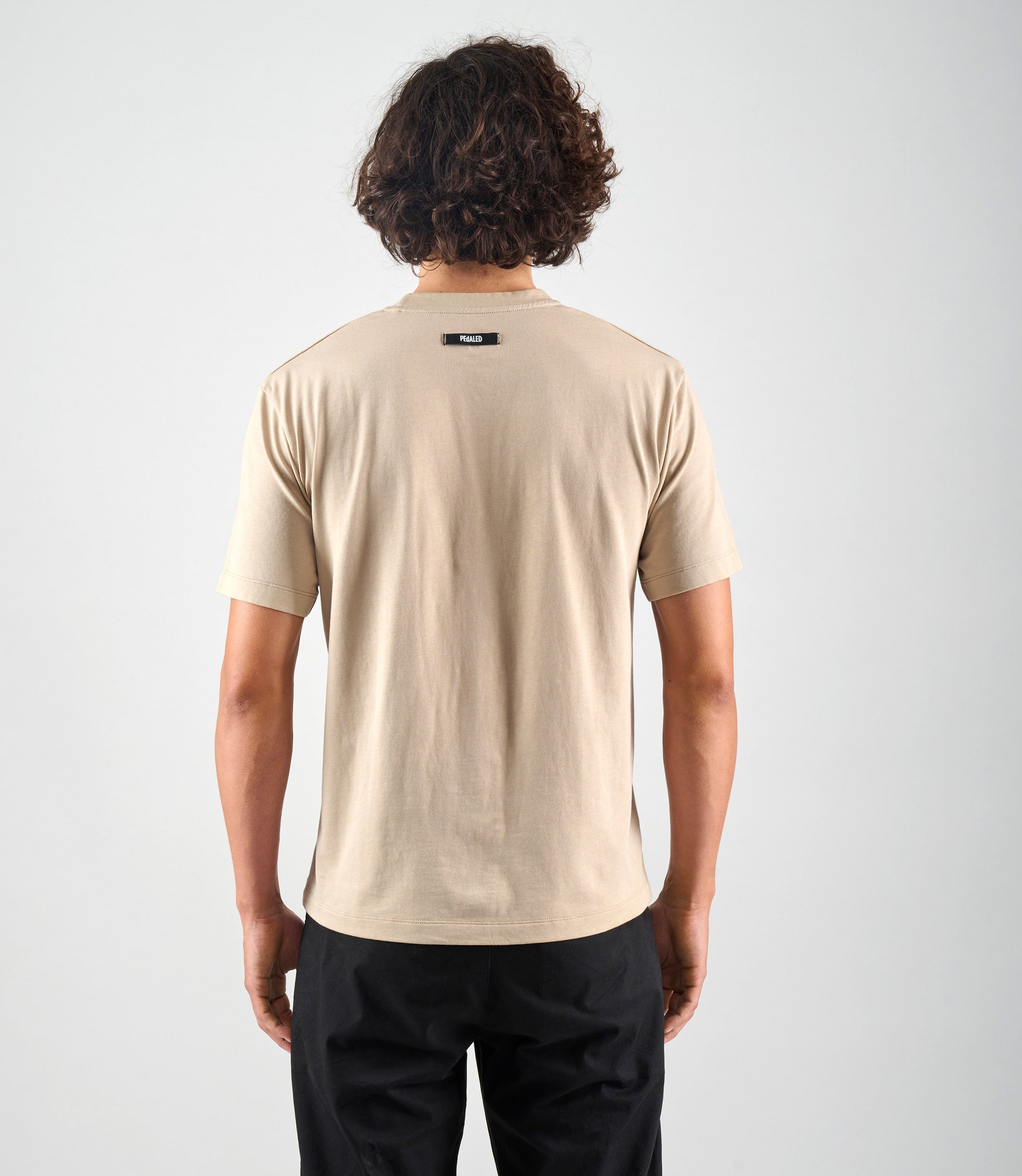 24STSLO0GPE_4_cotton tshirt off white logo total body back pedaled