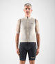 24SVEEL04PE_3_men cycling windproof vest beige element total body front pedaled