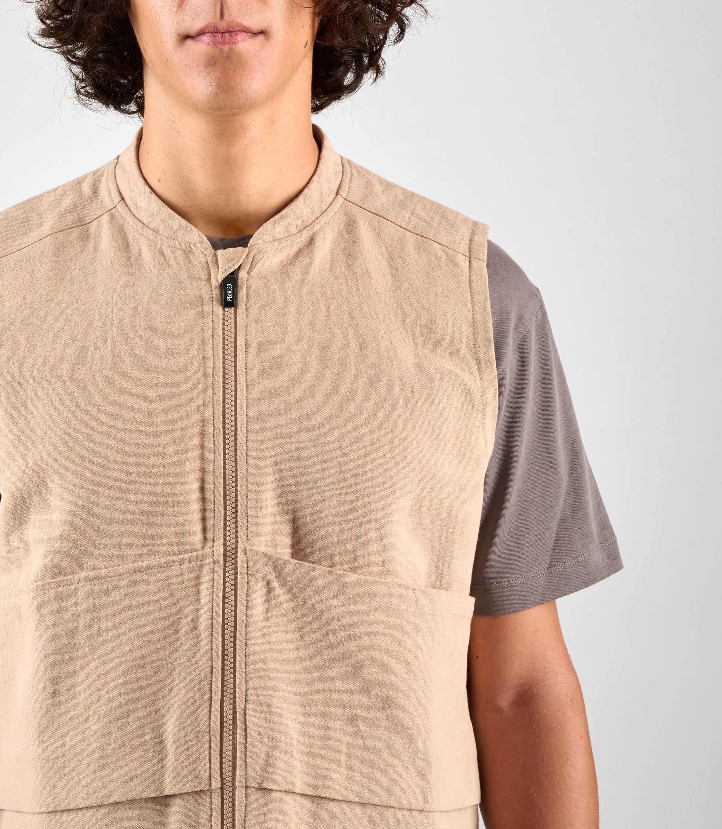 24SVELI04PE_10_urban vest beige lifewear front closed pedaled