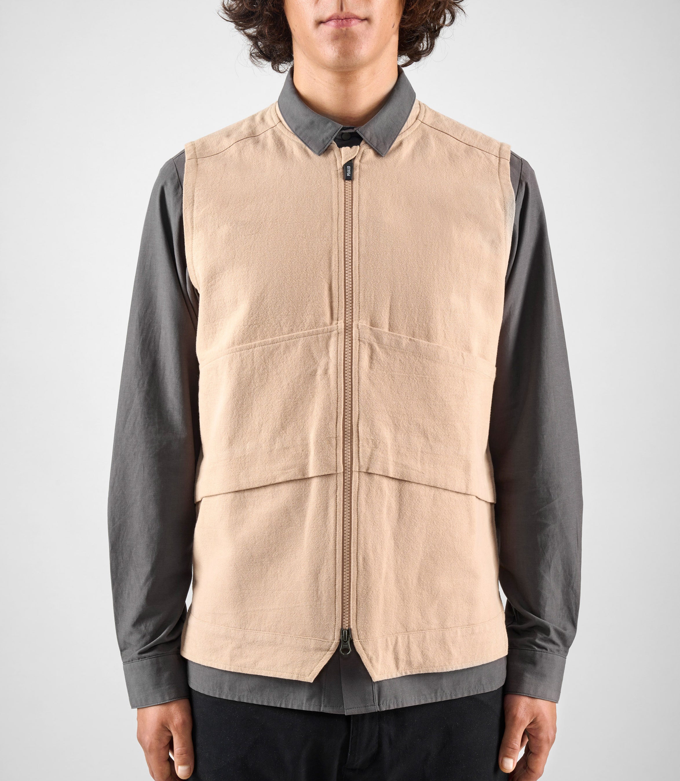 24SVELI04PE_5_urban vest beige lifewear front arm pedaled