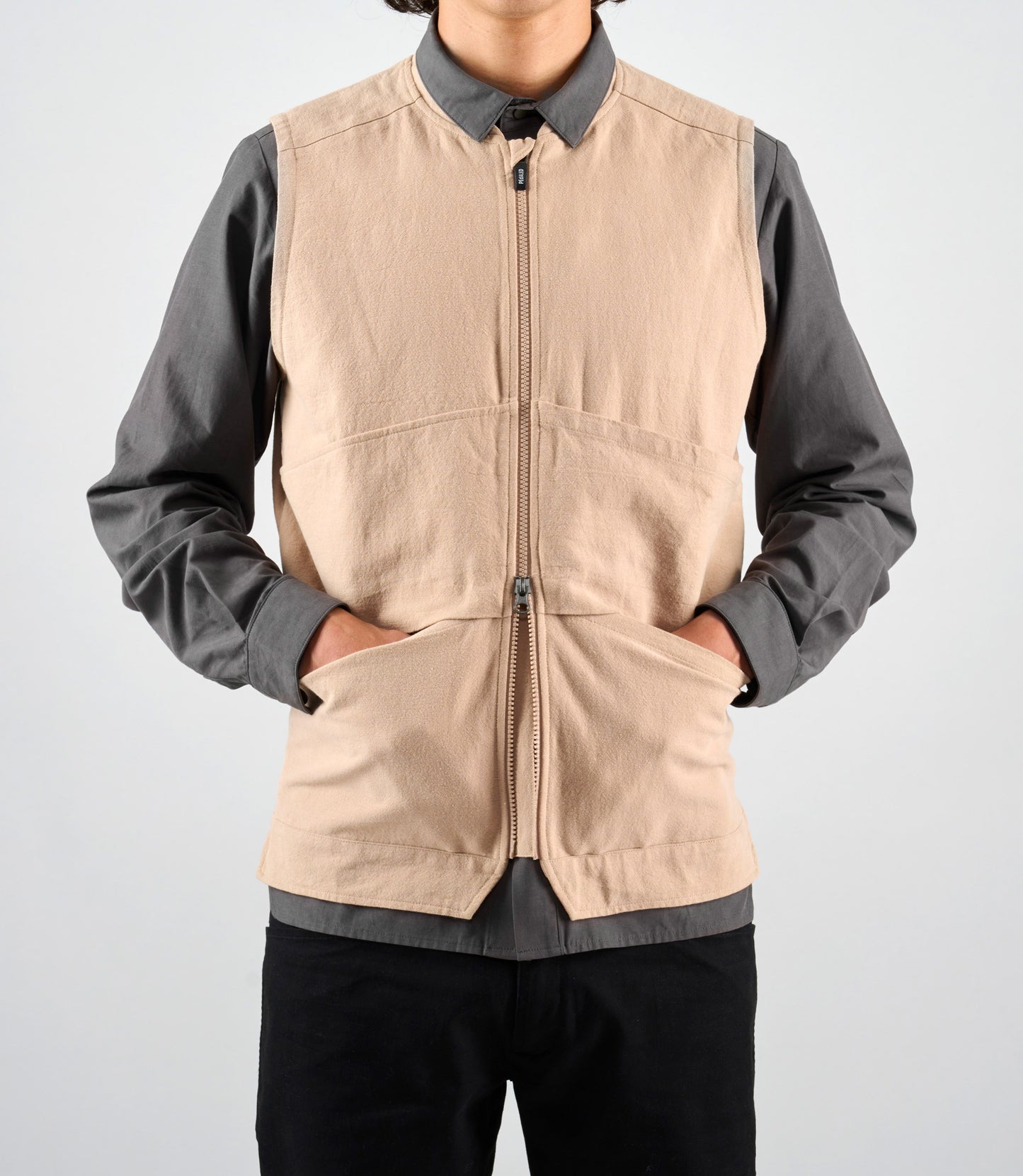 24SVELI04PE_7_urban vest beige lifewear front pocket 2 pedaled