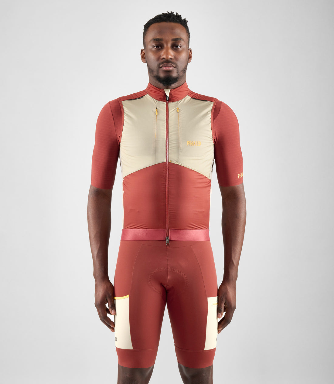 https://pedaled.com/cdn/shop/files/24SVEOD04PE_3_men_20cycling_20insulated_20vest_20dark_20red_20odyssey_20total_20body_20front_20pedaled.jpg?v=1747045196&width=1100
