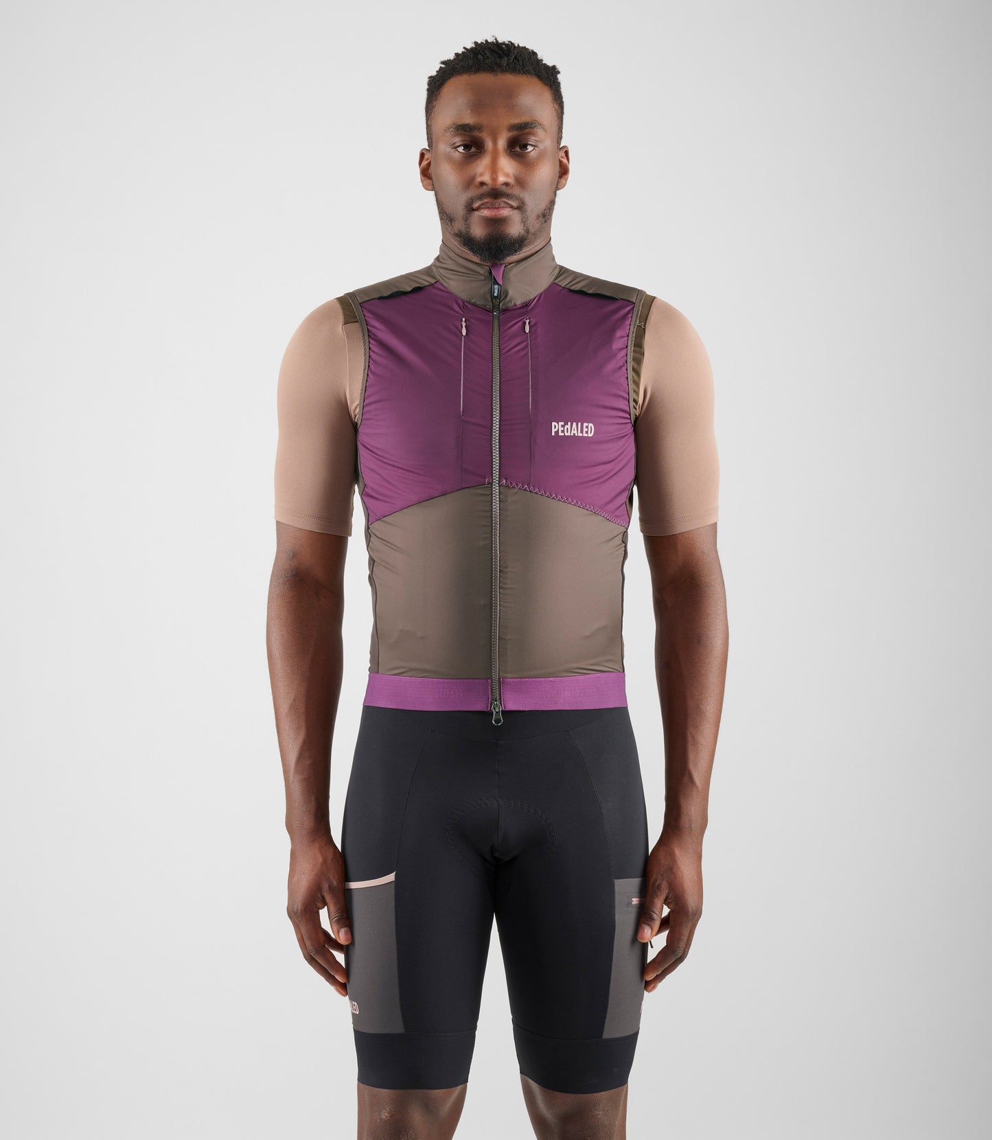24SVEOD10PE_3_men cycling insulated vest purple odyssey total body front pedaled