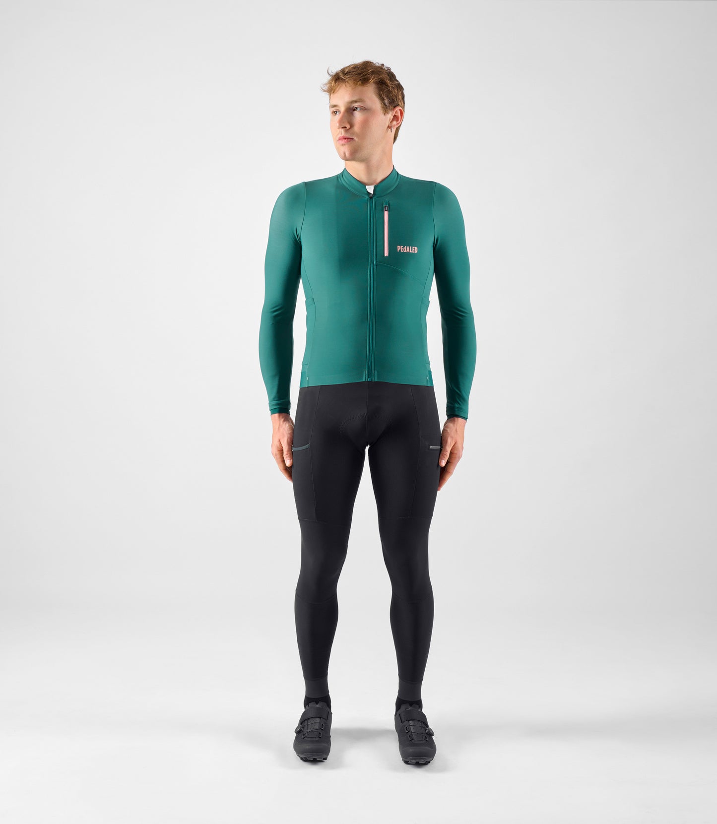 24WJSOD11PE_3_men cycling cargo adventure jersey long sleeve green odyssey total body front pedaled