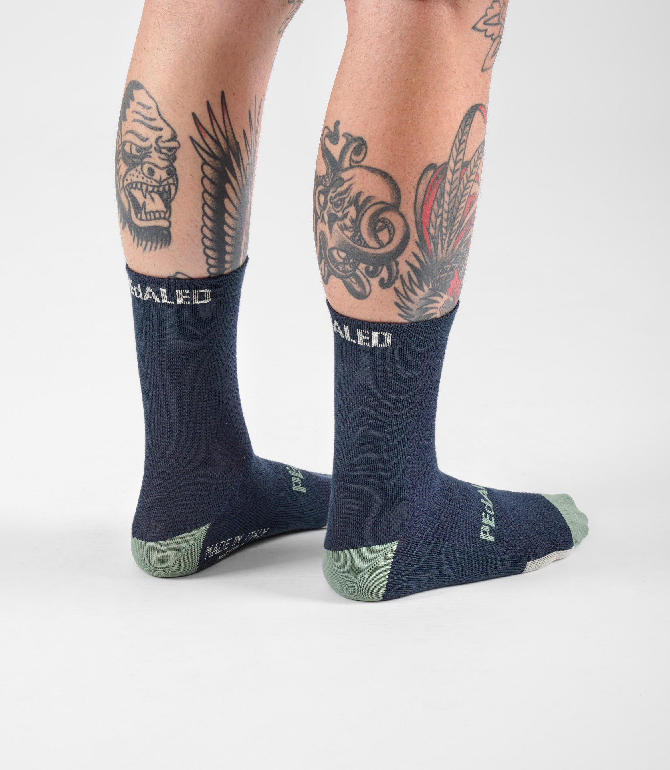 24WSSEL05PE_4_cycling socks navy element back shooting pedaled