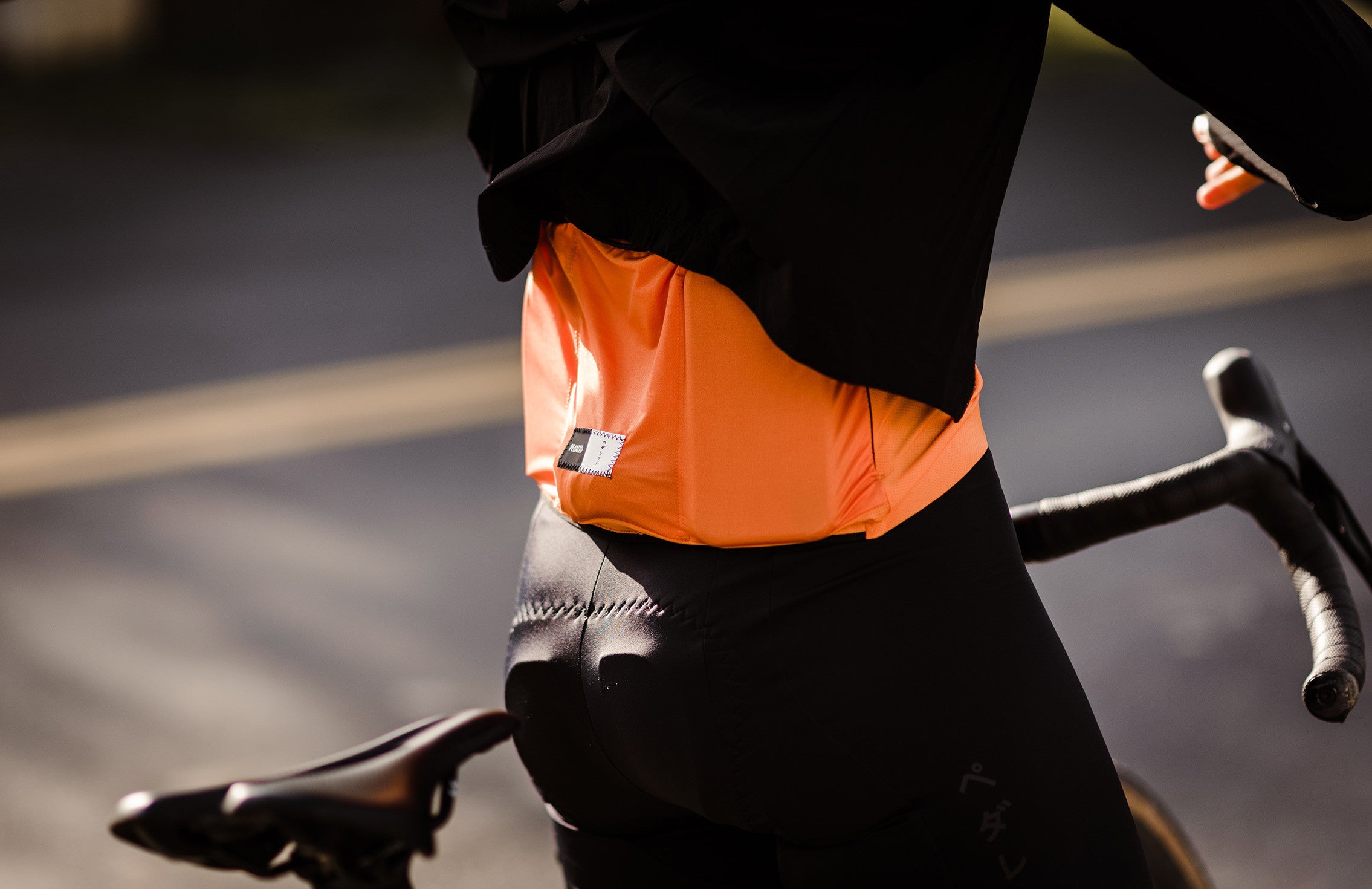 W1SJSMI12PE_7_women jersey cycling back pocket orange mirai pedaled