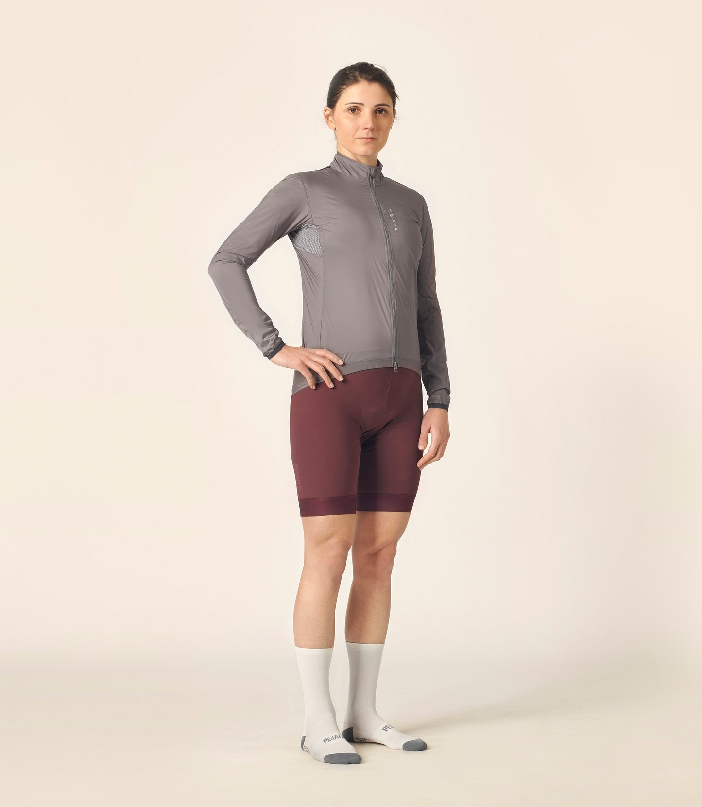 W2SJKMI70PE_2_woman cycling jacket grey mirai total body front pedaled