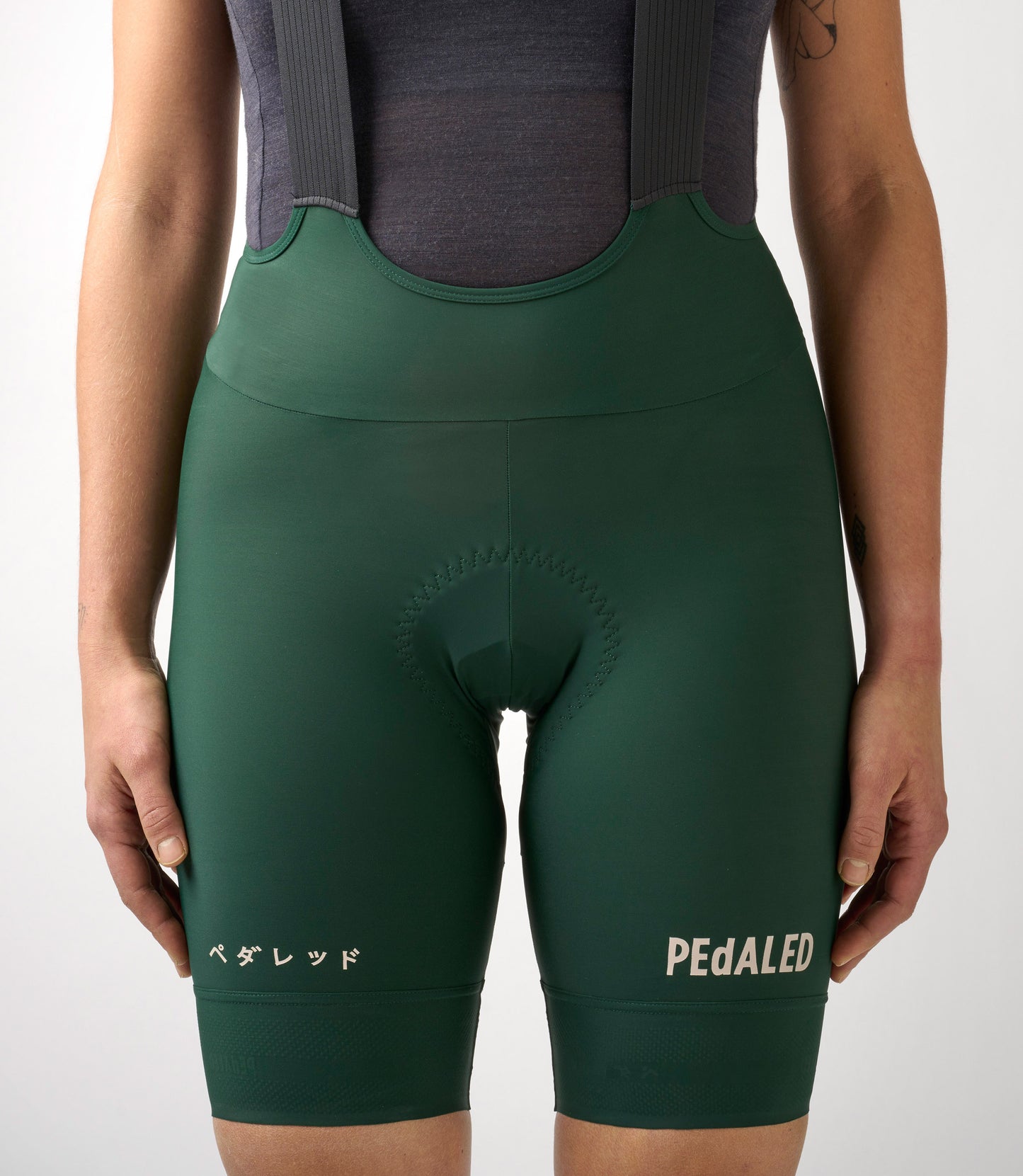 W3SBBES78PE_3_essential cycling bibshorts women green front logo pedaled