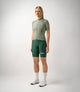 W3SJSEM03PE_3_women cycling merino jersey green essential total body front pedaled