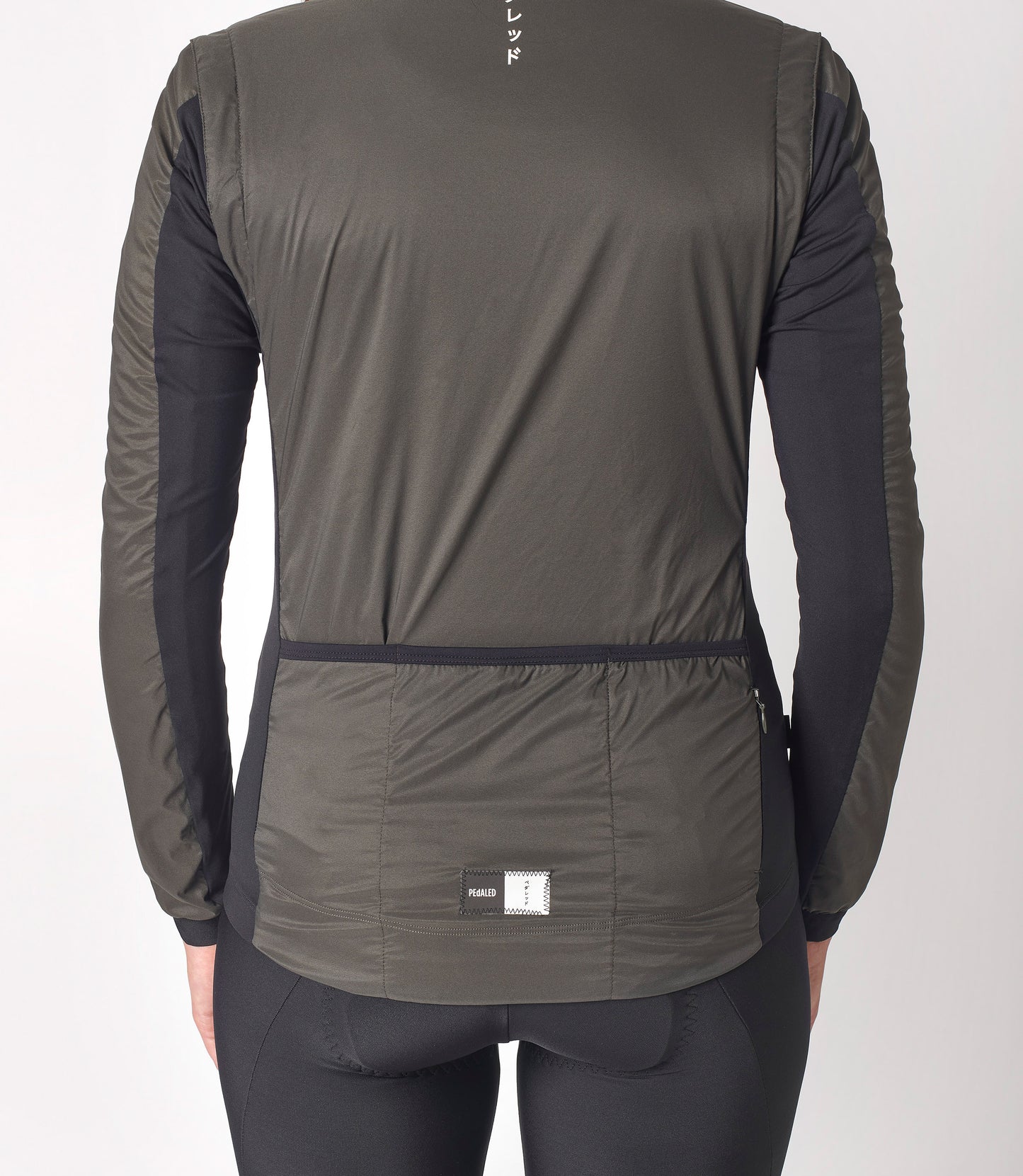 W3WAJEE20PE_8_women cycling jacket alpha grey essential front back pedaled