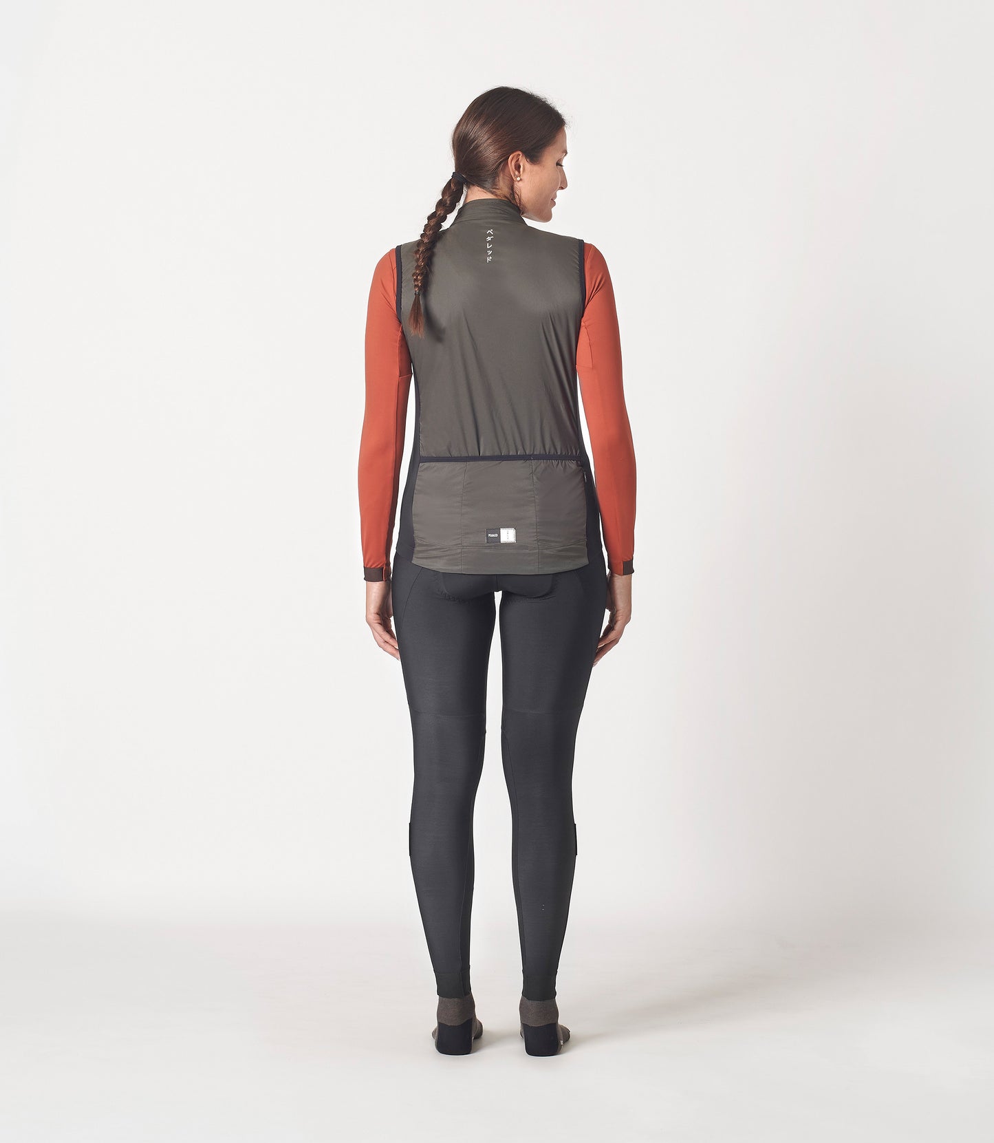W3WAVEE20PE_4_women cycling vest alpha grey essential total body back pedaled