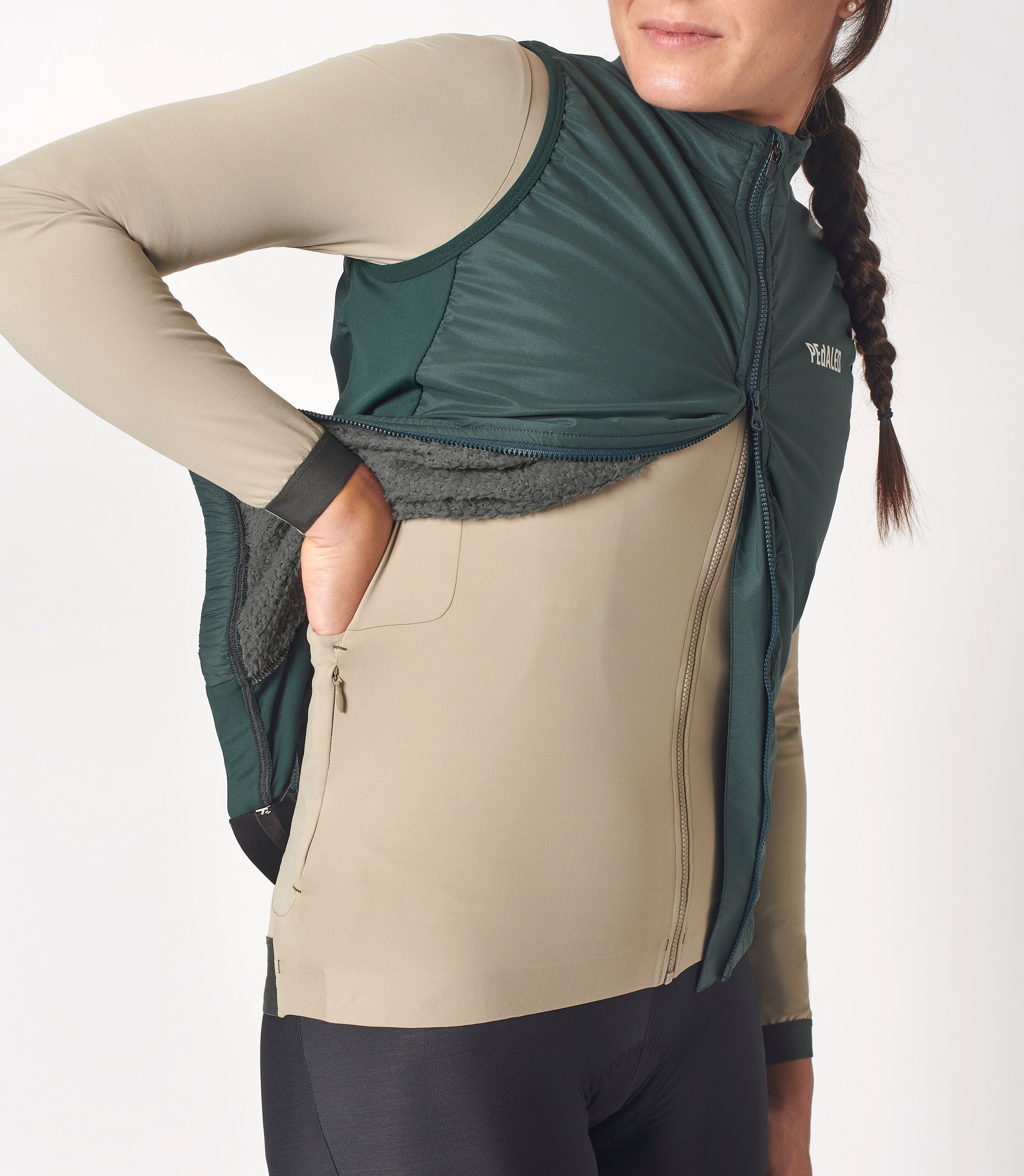 W3WAVEE78PE_7_women cycling insulated vest green essential double zip pedaled