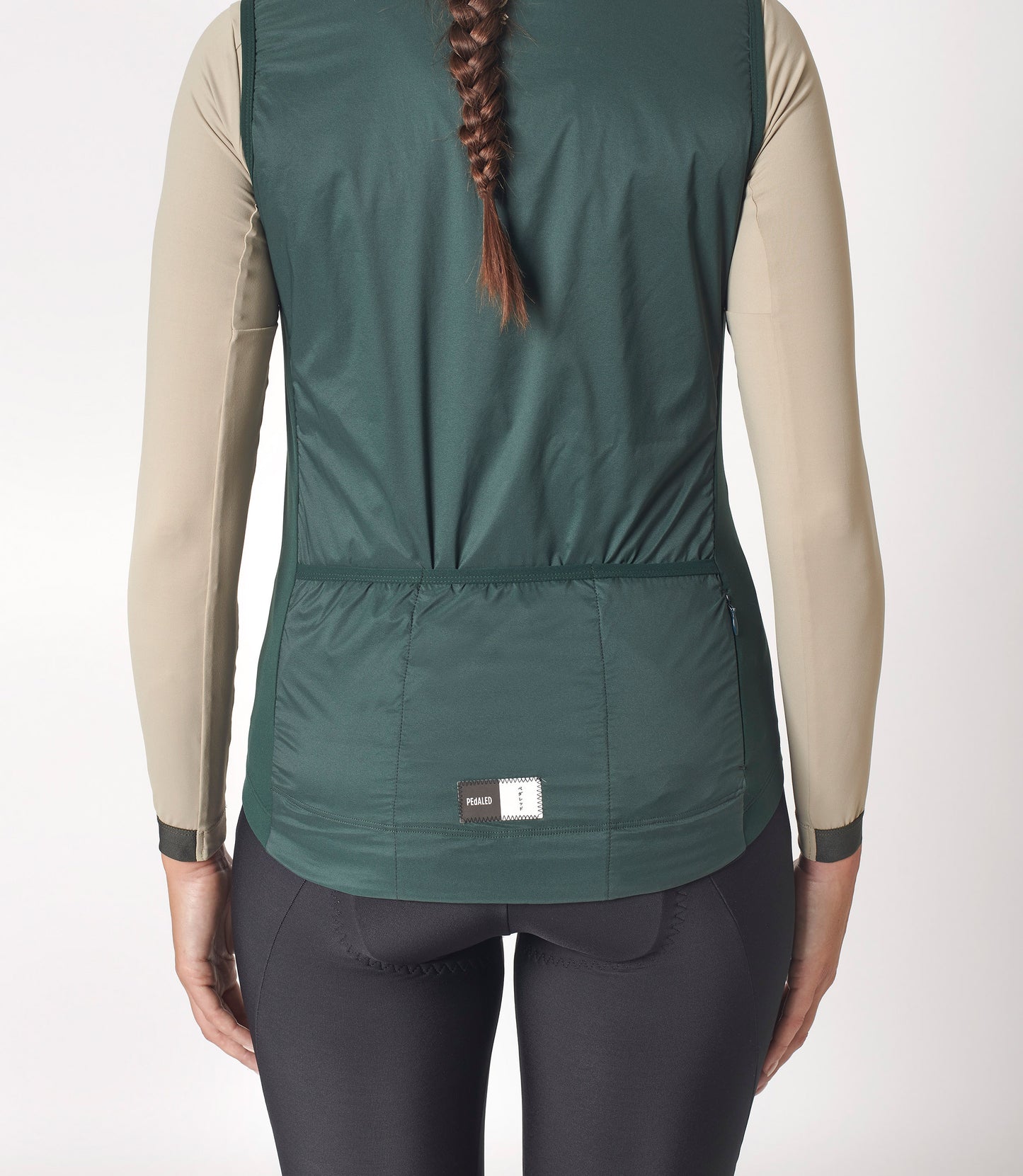 W3WAVEE78PE_8_women cycling insulated vest green essential back pocket pedaled