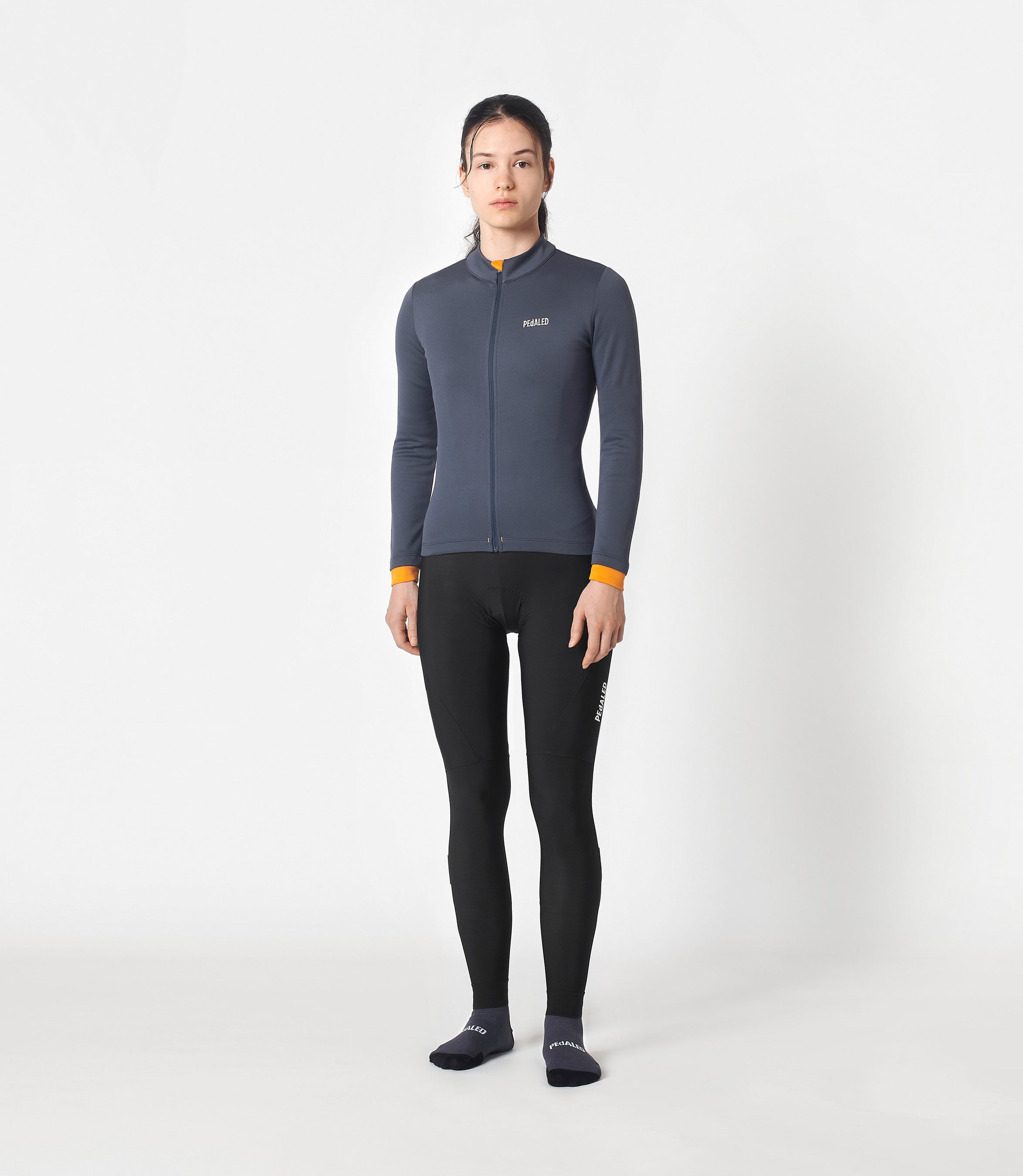W3WMJEM0CPE_3_women cycling jersey merino long sleeve navy essential total body front pedaled
