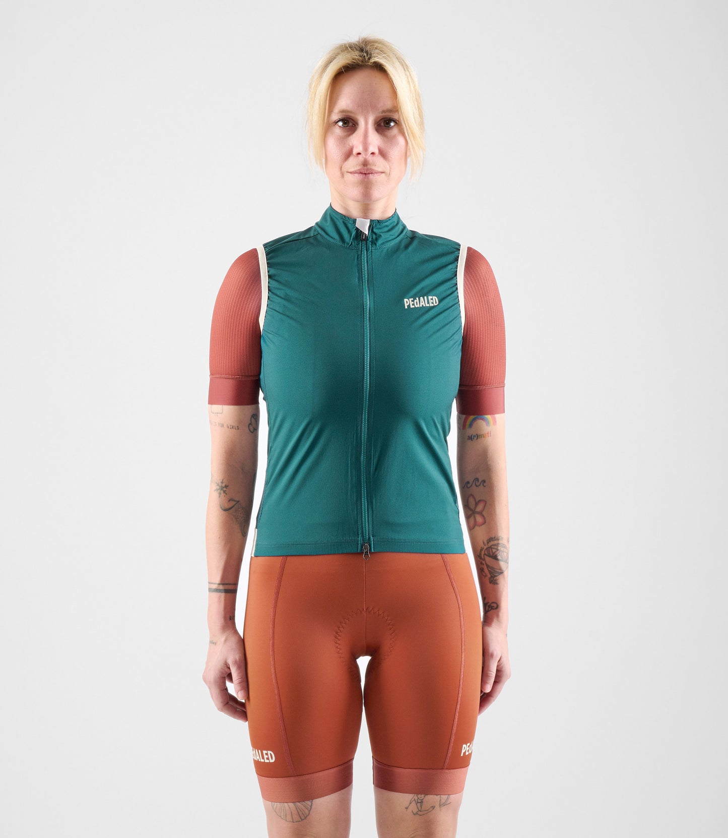 W4SVEEL18PE_3_women cycling windproof vest light teal element total body front pedaled