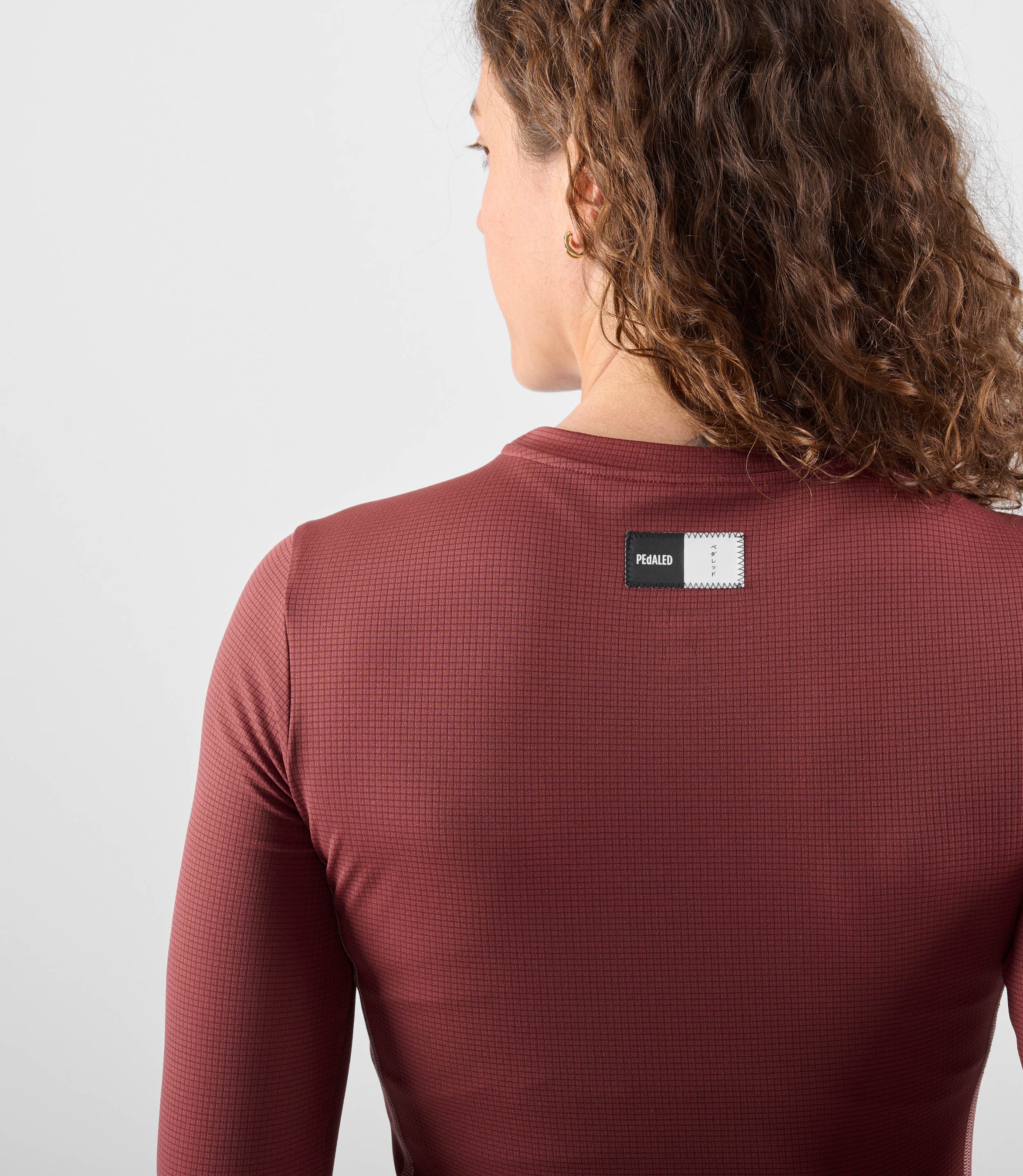 W4WBLOD75PE_5_women cycling base layer long sleeve red odyssey back pedaled